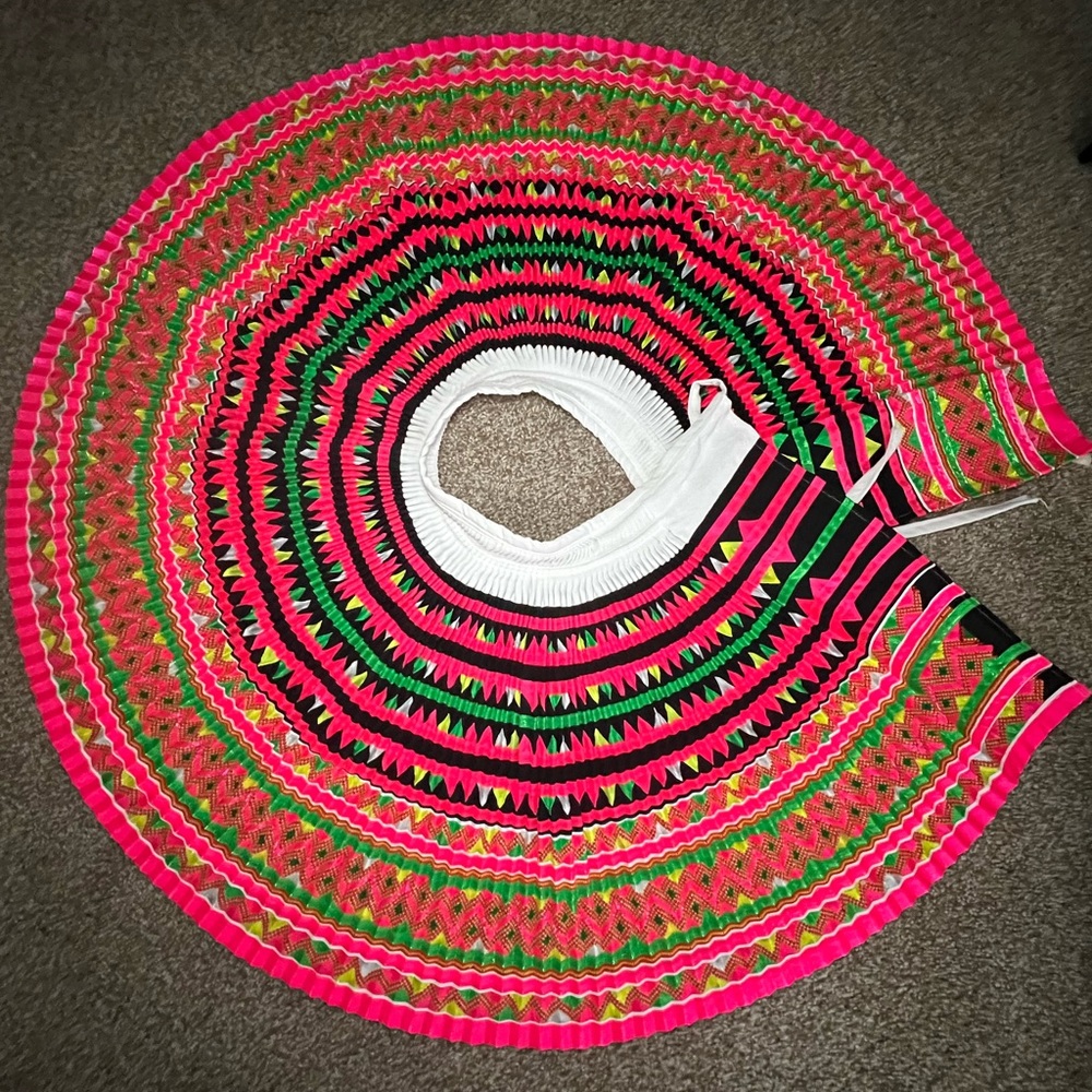 Brand new Hmoob lees skirt size 39x20.7!